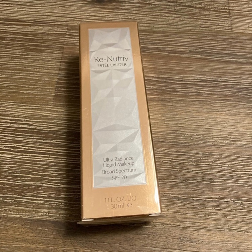 Estee Lauder Re Nutriv Ultra Radiance Liquid Makeup SPF 20 - 7N1 - DEEP AMBER